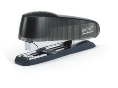 Agrafador preto e azul Rapesco sobre fundo branco