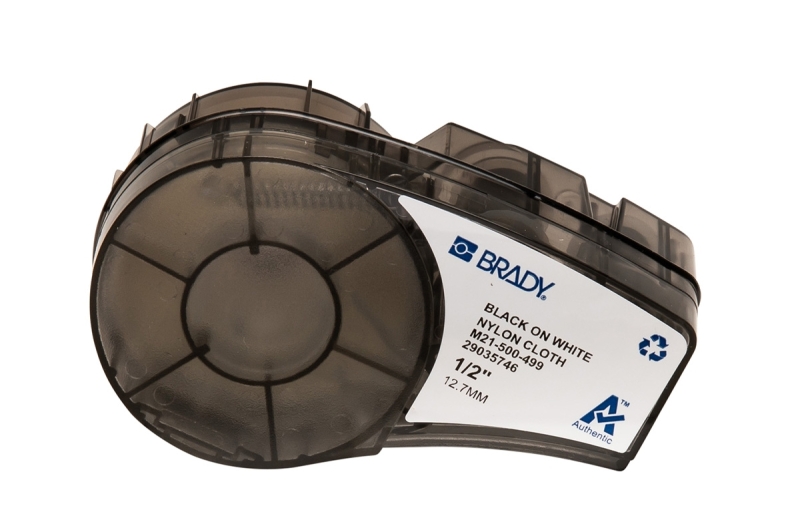 Rolo de fita nylon preta sobre branca para impressora da marca BRADY