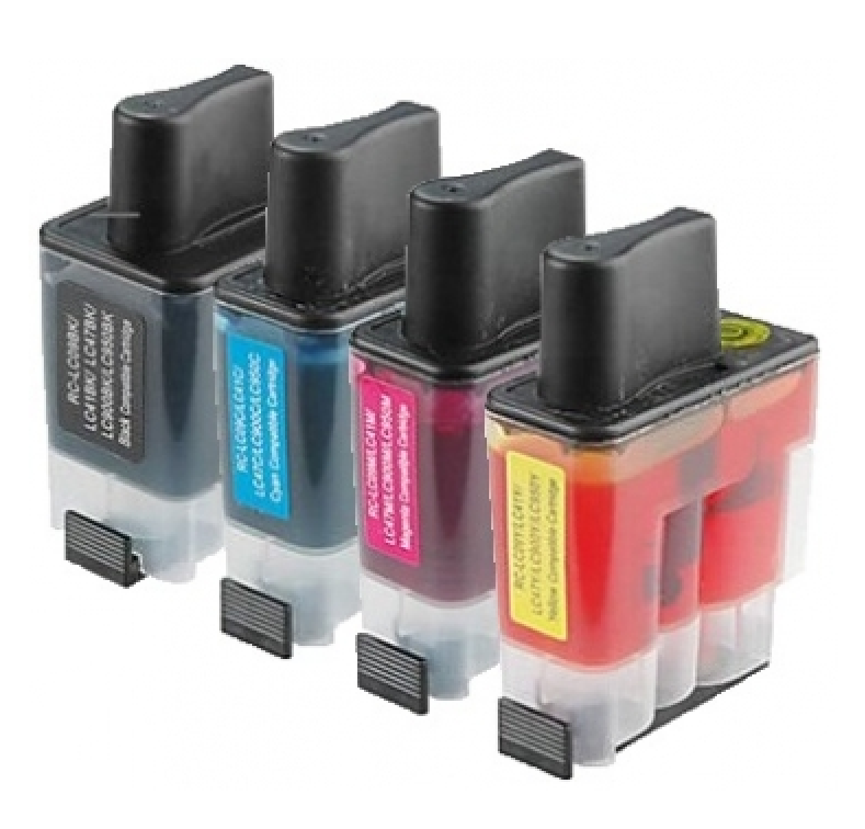 Quatro tinteiros de impressora nas cores preta, azul, magenta e amarela com tampas pretas