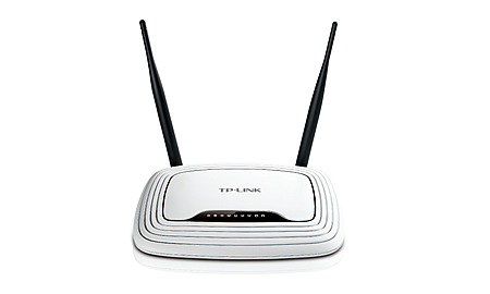 Roteador TP-LINK branco com duas antenas pretas