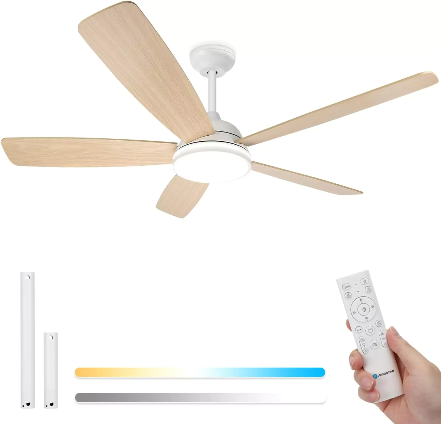 Ventoinha de teto com pás de madeira clara e base branca com comando remoto branco