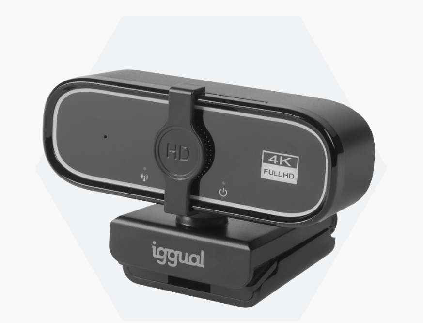 Webcam preta com tampa de proteção HD e suporte com marca iggual.