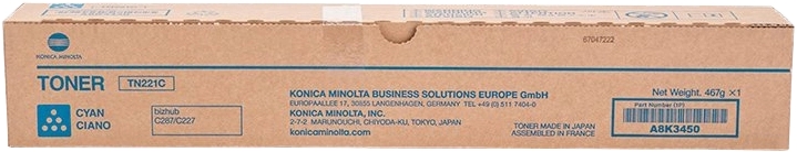 Caixa de toner cyan TN221C da Konica Minolta em cartão castanho com texto azul e preto.