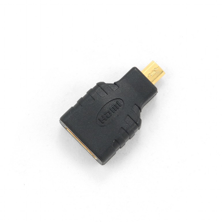 Adaptador HDMI preto com conector dourado sobre fundo branco