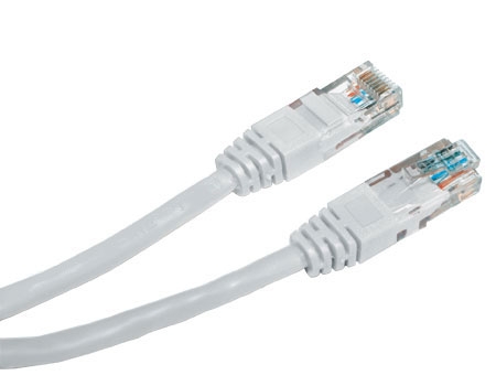 Cabo de rede Ethernet cinzento com conectores RJ45 transparentes