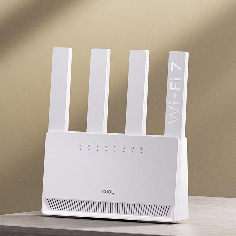Roteador Wi-Fi branco com quatro antenas e luzes azuis