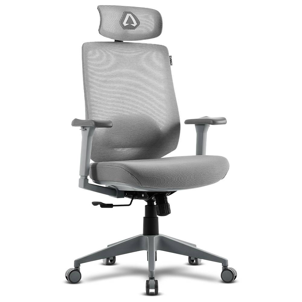 Cadeira de escritório cinza claro com cabeceira, encosto e assento acolchoados, base com rodas.