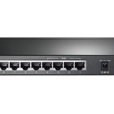 Switch de rede ethernet cinza com 8 portas e indicação PoE
