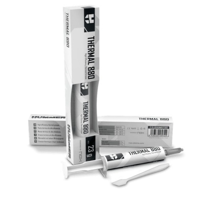 Pasta térmica Thermal 880 em seringa e embalagem branca preta com espátula.