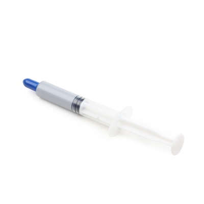 Seringa plástica médica azul e branca em fundo branco