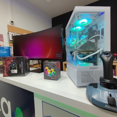 Pack&#x20;Gaming&#x20;Silver&#x20;&#x20;&#x7C;&#x20;PC&#x2B;Monitor