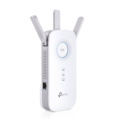 Repetidor Wi-Fi TP-Link branco com três antenas cinzentas e indicadores LED