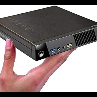 Computador portátil compacto Lenovo ThinkCentre preto na mão