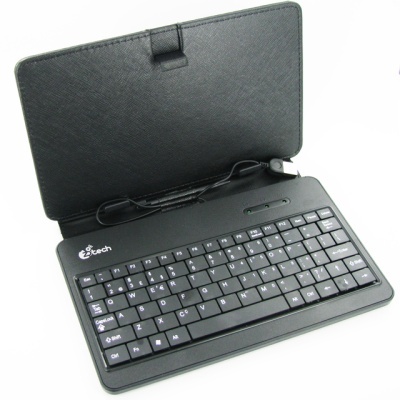 Teclado portátil preto com capa texturizada e cabo USB