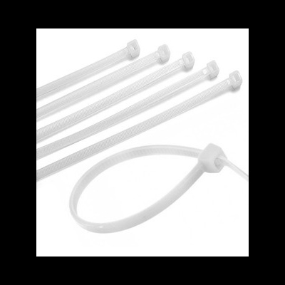 Braçadeiras plásticas brancas de vários tamanhos sobre fundo branco