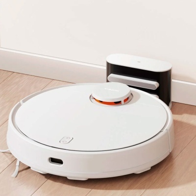 Aspirador robot Xiaomi branco com base de carregamento no chão