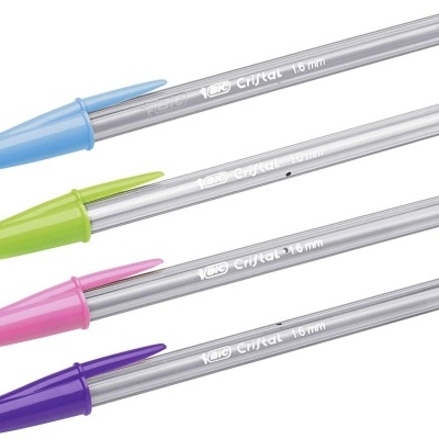 Canetas esferográficas BIC Cristal com tampas de cores diferentes