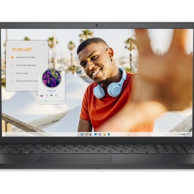 Portátil a mostrar imagem de jovem sorridente com auscultadores e listas no ecrã.