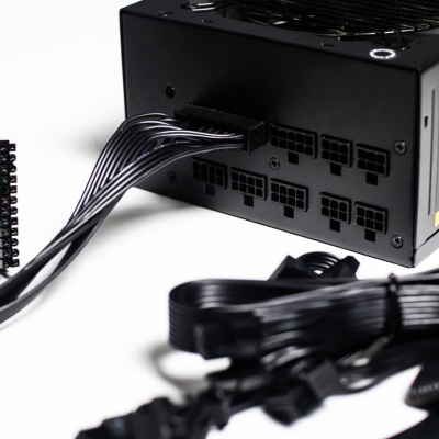 Fonte de alimentação PC KILINK preta com cabos modulares