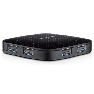 Hub USB plástico preto com quatro portas