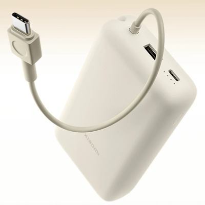 Carregador portátil branco Xiaomi com cabo USB-C e indicadores LED