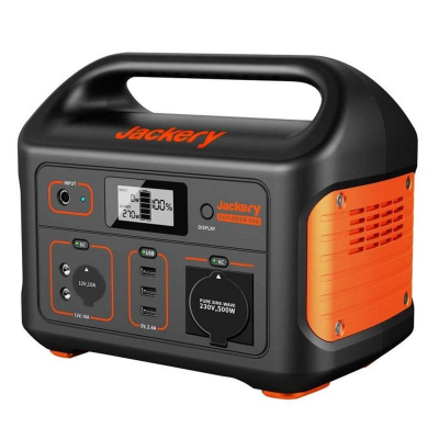Gerador portátil Jackery Explorer 500 preto e laranja com display digital e varias portas
