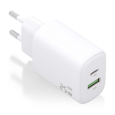Carregador de parede branco com duas portas USB e plugue europeu
