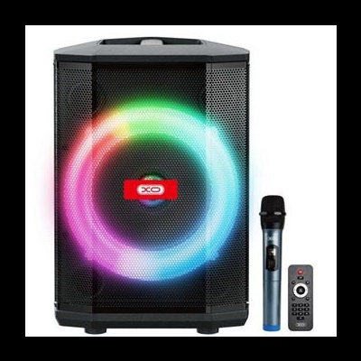 Coluna de som preta XO com luz LED colorida, microfone azul e comando remoto preto