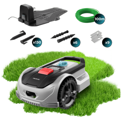 Robô cortador de relva com acessórios numa superfície de relva verde