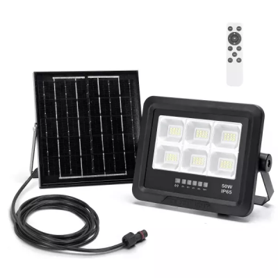 Projetor LED 50W preto, painel solar e comando remoto branco