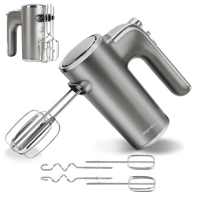 Batedeira elétrica cinzenta com acessórios aço inox
