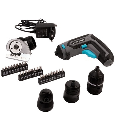 Conjunto de ferramenta elétrica CECORAPTOR com acessórios sobre fundo branco