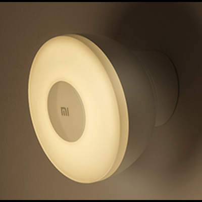 Luz de parede redonda da Xiaomi com luz amarela quente e estrutura branca