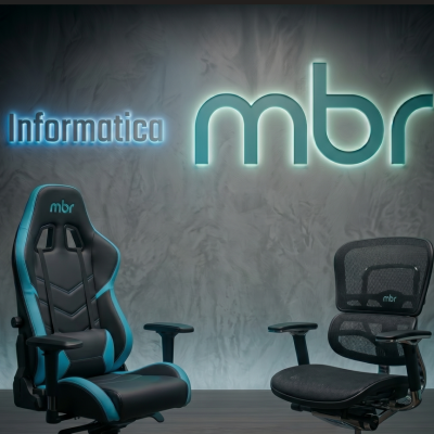 Duas cadeiras de escritório MBR com logo iluminado e texto Informatica no fundo