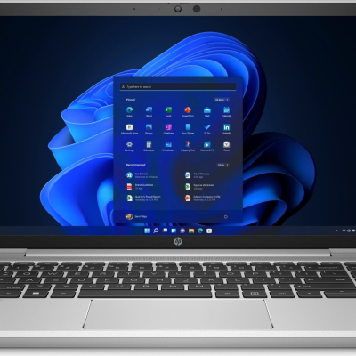 Computador portátil HP cinzento com ecrã Windows 11 aberto