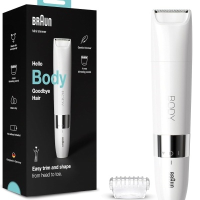 Mini trimmer Braun branco com pente de 4 mm e embalagem preta ao lado