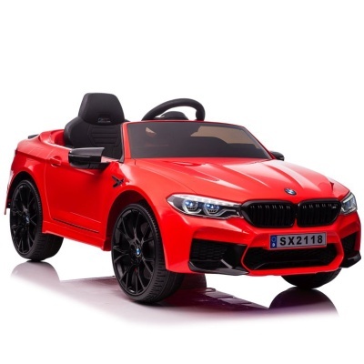 Carrinho elétrico infantil BMW vermelho com detalhes pretos