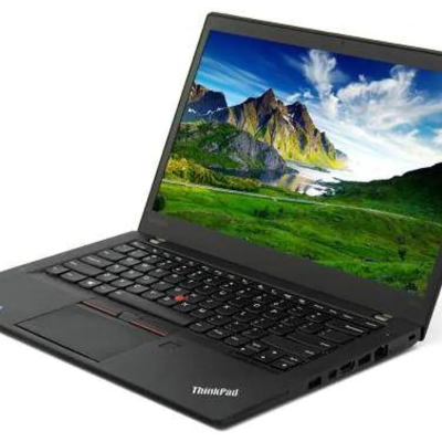 Computador portátil Lenovo ThinkPad preto com ecrã aberto