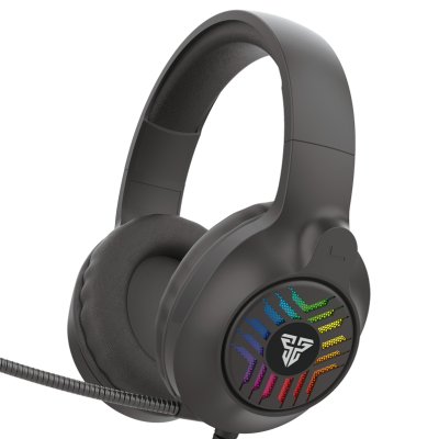 Auriculares over-ear negros com padrão colorido e logotipo branco
