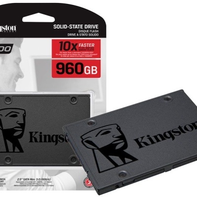Disco sólido Kingston A400 960GB em embalagem com logotipo e especificações