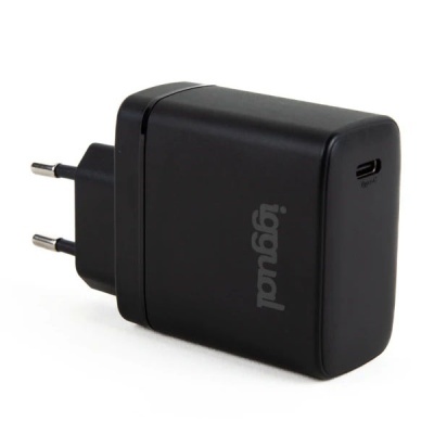 Carregador de parede negro com porta USB-C e ficha europeia