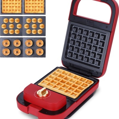 Máquina vermelha para waffles com diferentes placas de cozimento