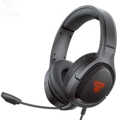 Auscultadores com microfone preto e detalhe vermelho iluminado