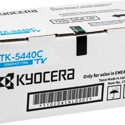 Caixa branca de toner Kyocera TK-5440C ciano com texto e códigos