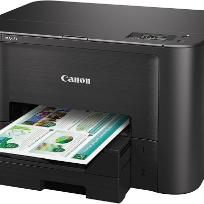 Impressora Canon Maxify preta a imprimir documento colorido