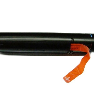 Cartucho de toner preto com tampa azul e fita laranja