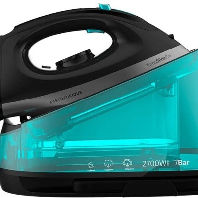 Ferro a vapor preto com reservatório de água azul e texto de potência e pressão