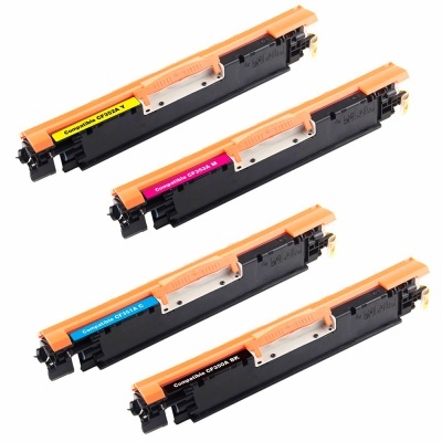 Quatro toners compatíveis para impressora nas cores amarela, magenta, ciano e preta com capas laranja.