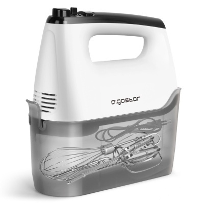 Batedeira elétrica Aigostar branca e preta com acessórios num recipiente transparente