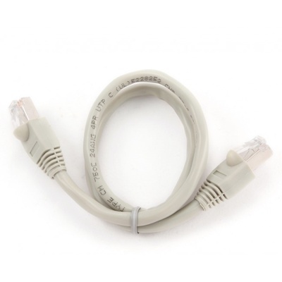 Cabo de rede ethernet cinzento com conectores RJ45